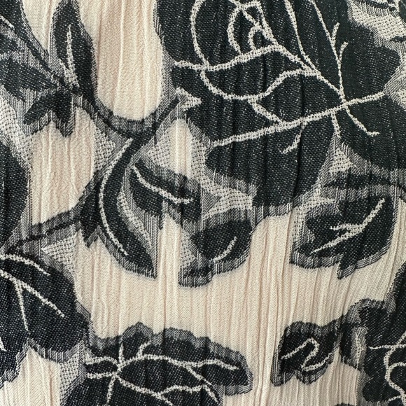 DO+BE Black and Cream Blouse Top V neck Lace  All Over Floral Print S NWOT - Picture 6 of 10